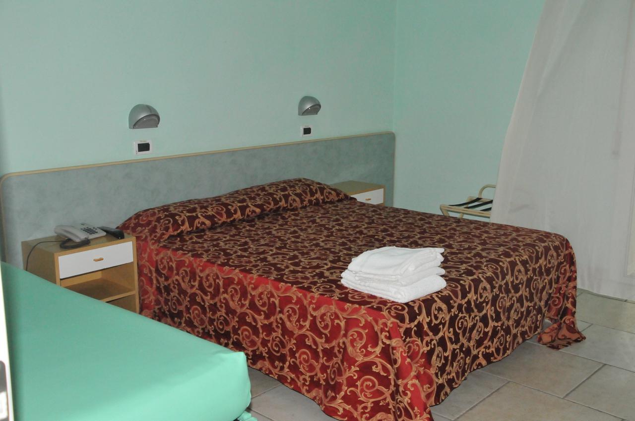 Hotel Le Lune Гаттео-а-Маре Номер фото